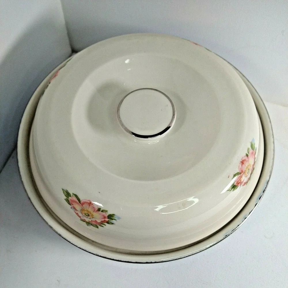 Vintage Halls Superior Quality Kitchenware Casserole Blue Rose Pared made in USA